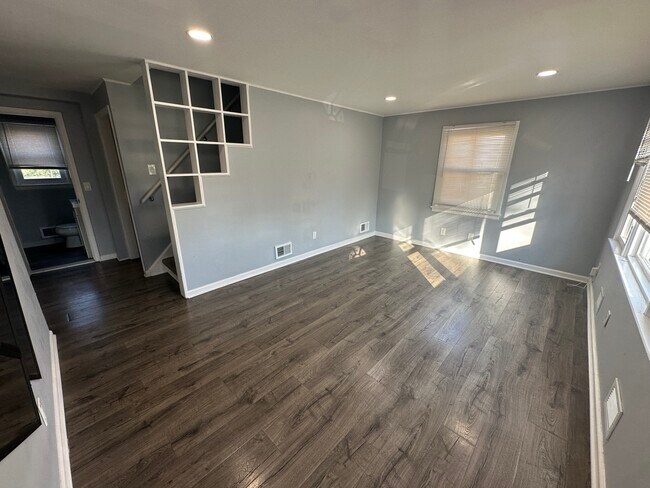 Photo - 565 Hunter Ave