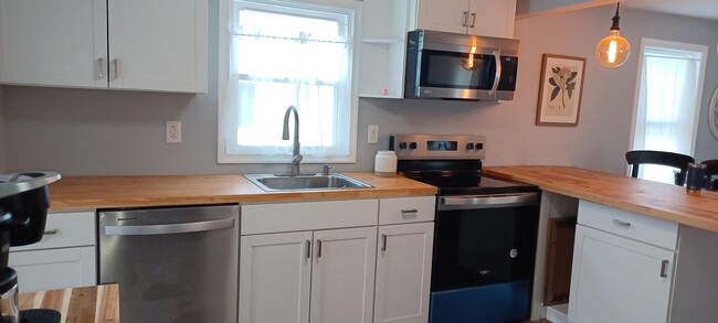 Bright spacious kitchen has plenty of cabinet space - 820 Page St House