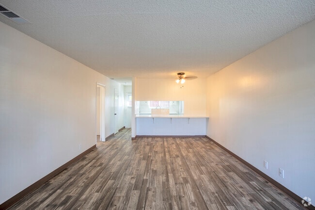 2 BR, 1 BA - 860 SF