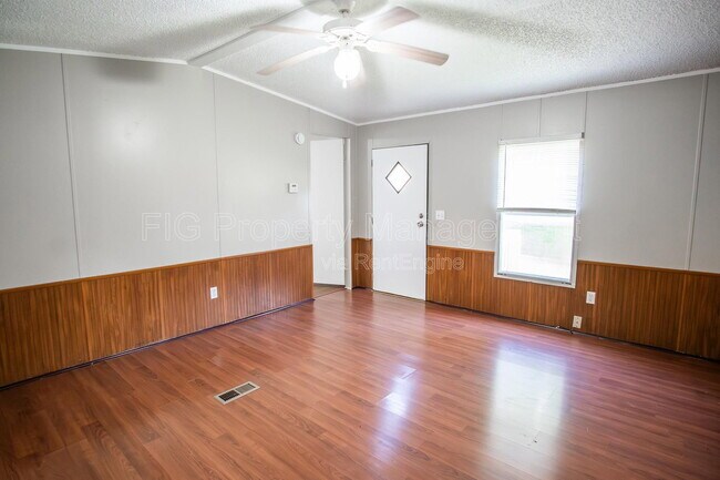 Photo - 821 Hillvale Rd