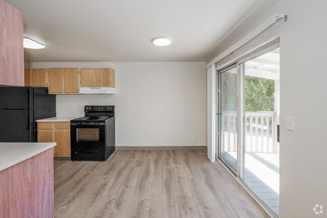 3BR, 2BA - 1047SF - Kichen/Dinning Room
