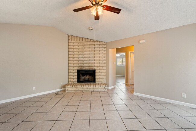 Photo - Charming North Austin Living with Fireplac...