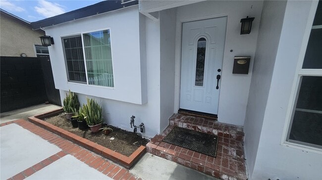 Photo - 5651 Radford Ave