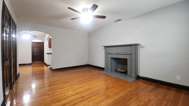 Building Photo - 5838 Nottingham Ave Unit 2nd floor Rental