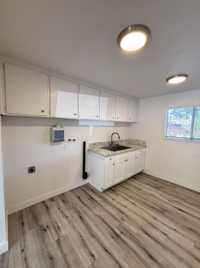 Great updated cottage in gated community with Bonus Room!