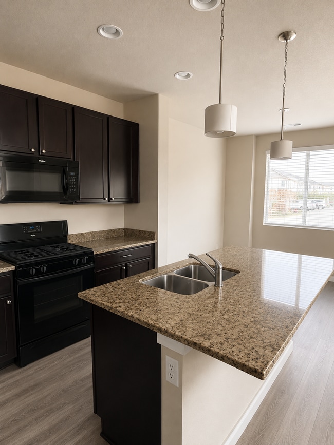 Building Photo - Spacious 3 Bed / 2.5 Bath Home with Dual Balconies