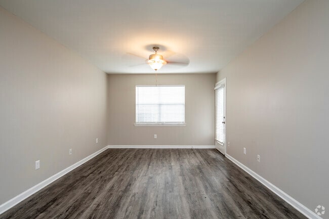 2 BR, 1.5 BA, 958 SF