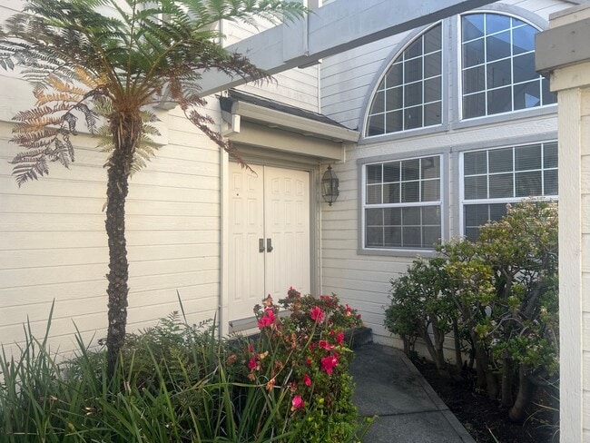 Photo - Spacious 3 bed 2.5 bath home in Mountain View. Must see!