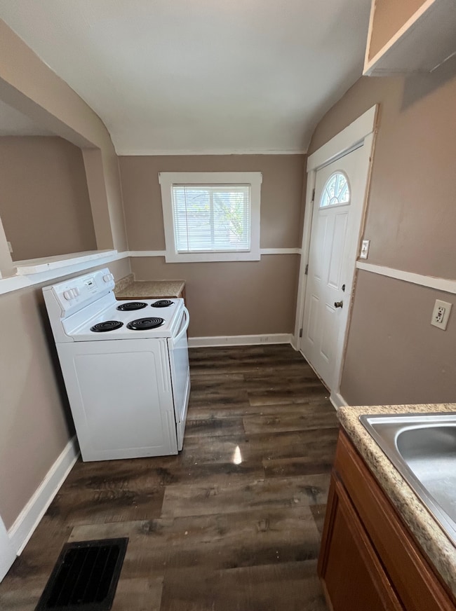 Photo - 2721 Springmont Ave