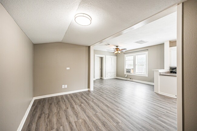 Building Photo - 216 Redan St Unit 5