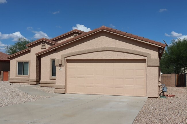 Building Photo - Beautiful West Side Home in Gated Community