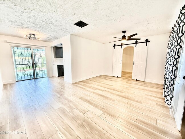 Photo - 929 Derbyshire Rd