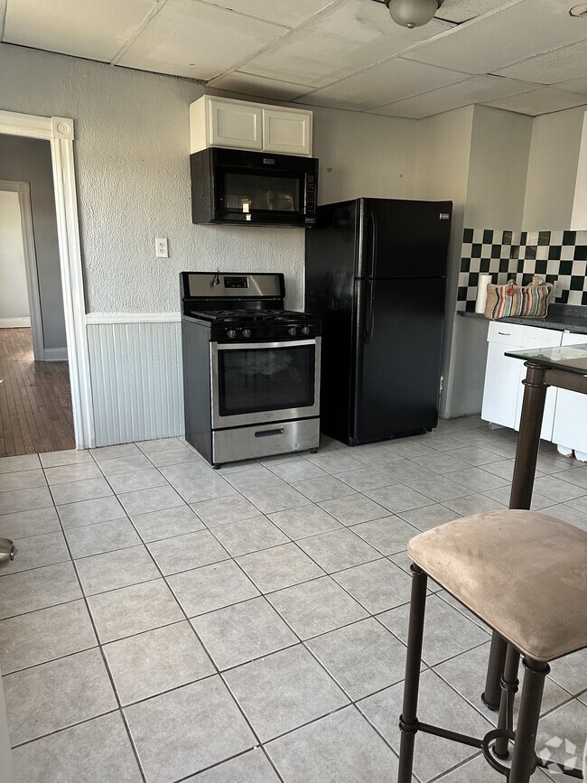 Building Photo - 982 Main St Unit 3R Rental