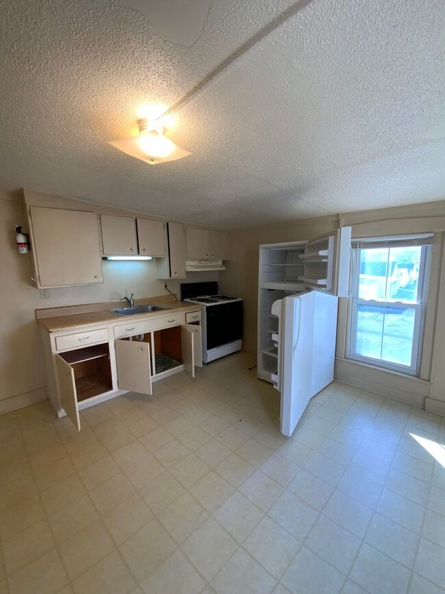 Photo - 37 Railroad Ave Unidad 37 RAILROAD AVE. #3