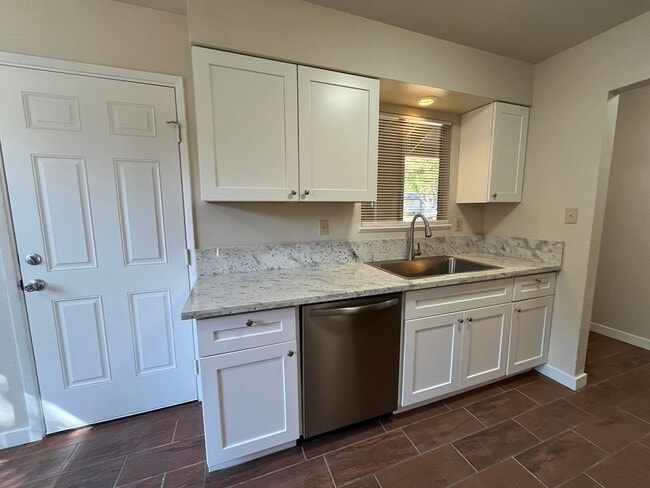 Photo - 304 Tennyson Dr