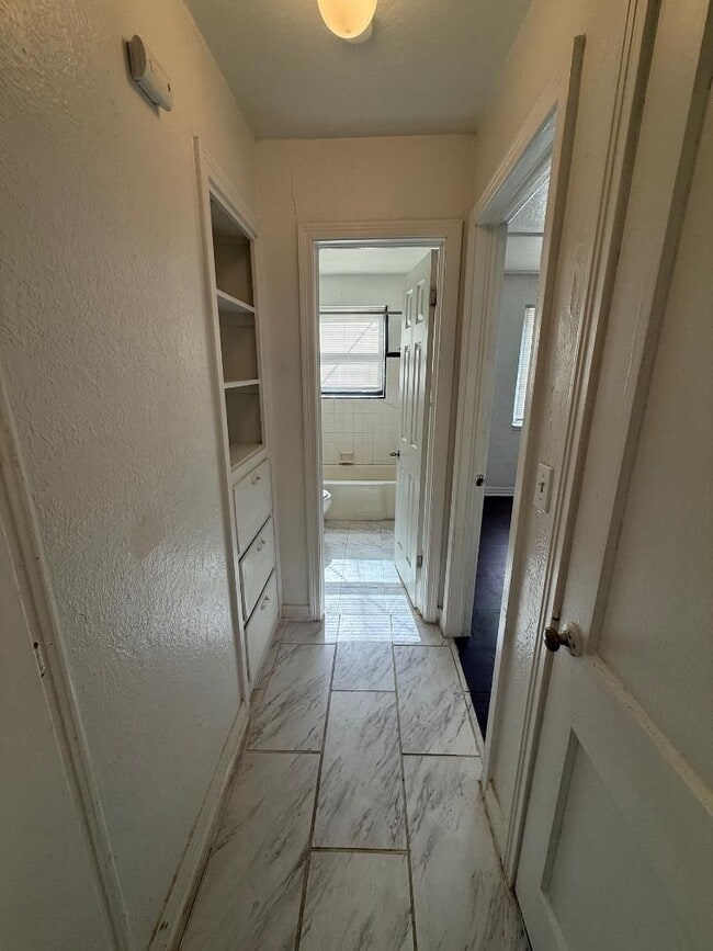 Photo - 1 Bed 1 Bath Duplex For Lease Available NOW!