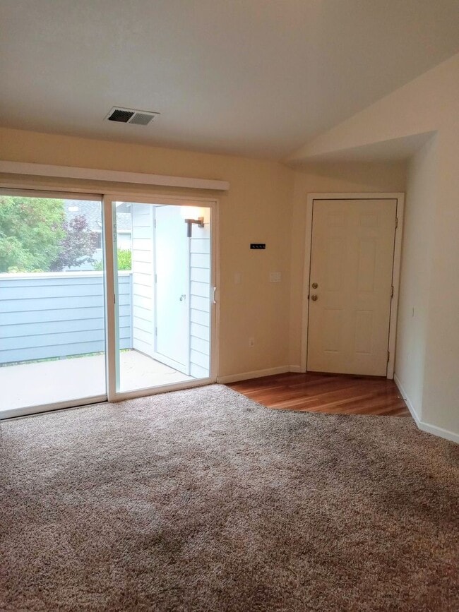 Photo - Great Second Floor 2bd Condo With Pool in Gated Complex