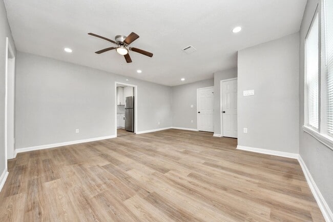Photo - 710 Canary Cir