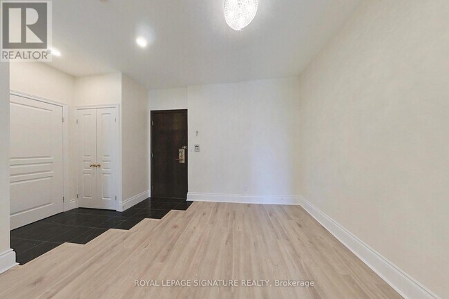 Photo - 102 Bloor St W Unit 810