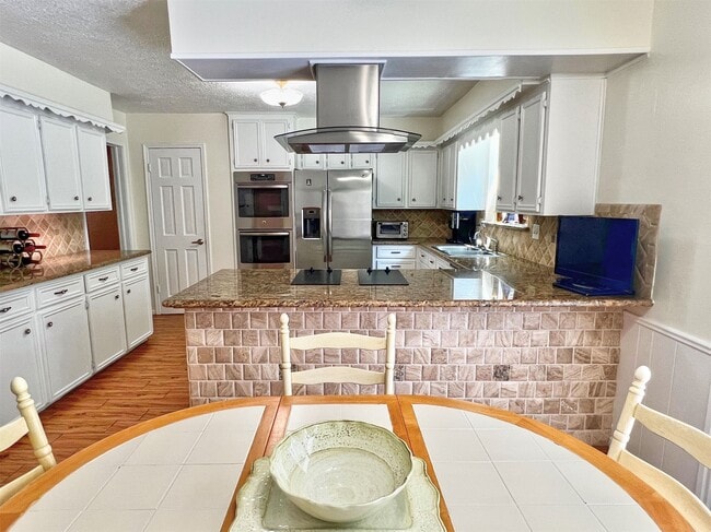 Photo - 16902 Summit Oaks Ln