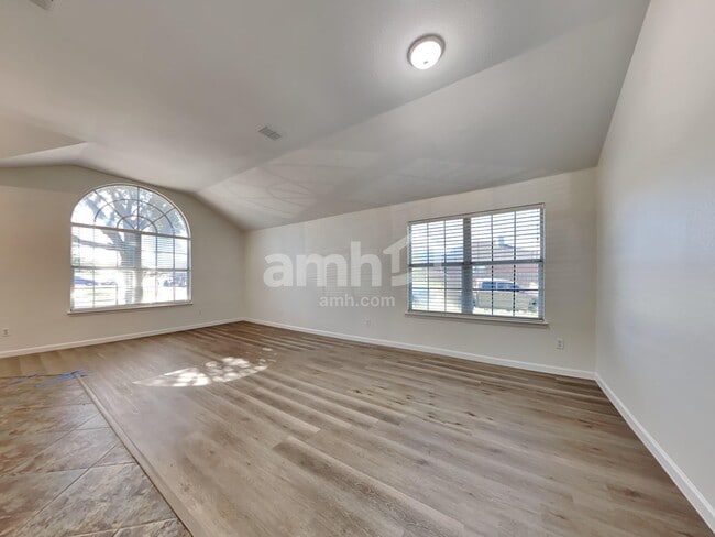 Photo - 347 Tioga Dr