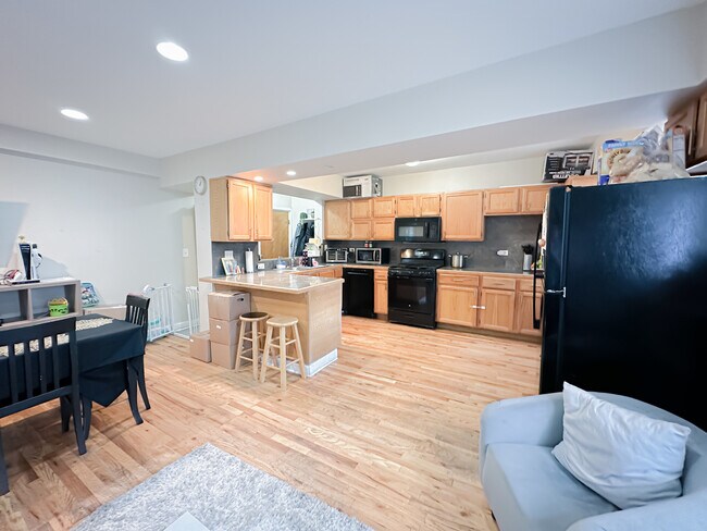 Photo - 5335 N California Ave Unit 101