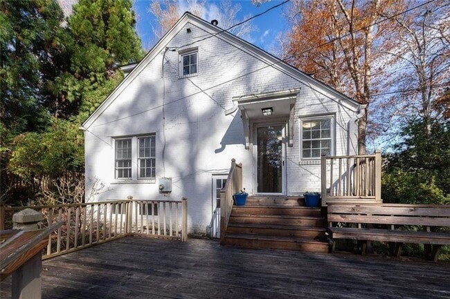 Photo - 444 Burlington Rd NE