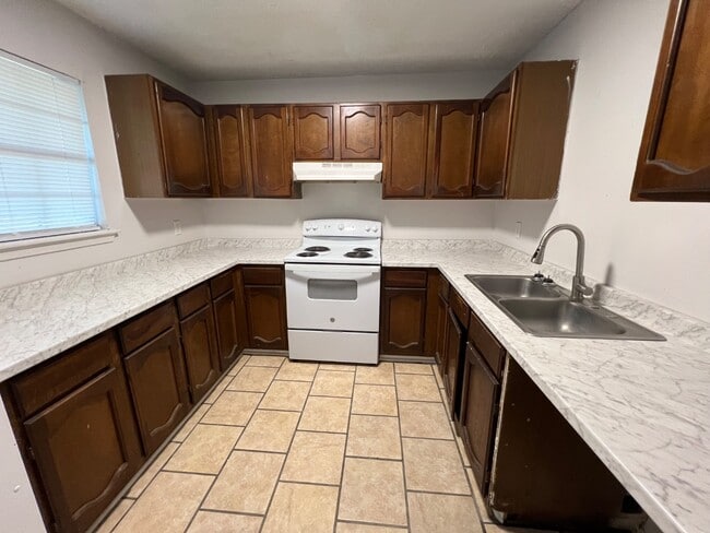 Photo - 406 Herbert Rd