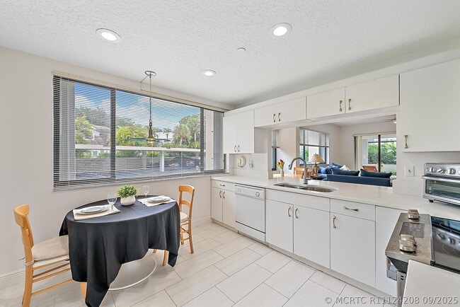 Photo - 811 Oak Harbour Dr