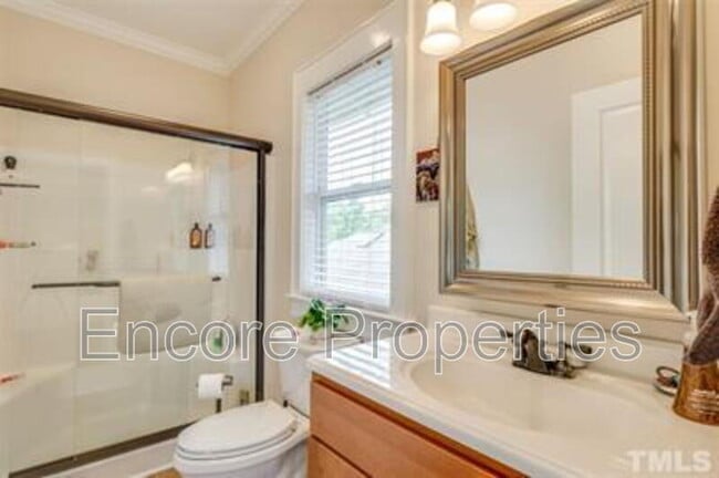 Photo - 1002 Monmouth Ave Unidad B