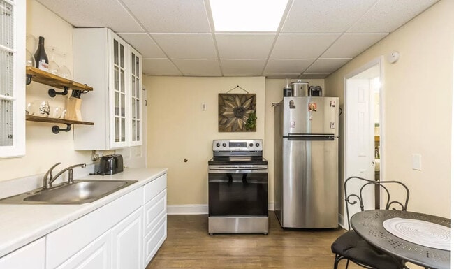 Kitchen - 19 Birch St Unit 19