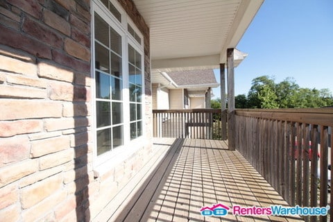 Building Photo - 2000 Meadow Ct