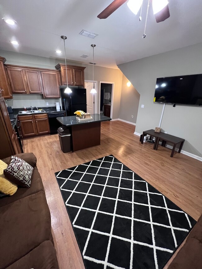 Photo - 1928 Corvallis Ave