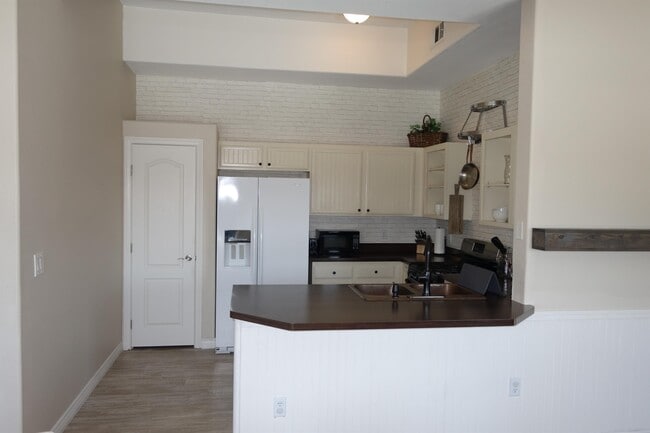 Photo - 2305 W Horizon Ridge Pkwy