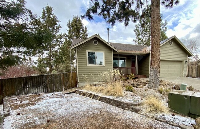 Building Photo - Updated 3BR - 2BA Gardener's Dream, w/ RV parking