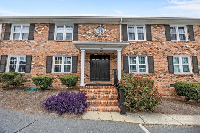 Photo - 922 McAlway Rd