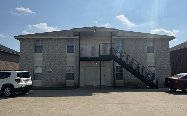 Building Photo - 5706 Redstone Dr Rental