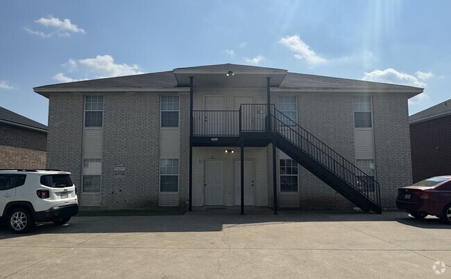 Building Photo - 5706 Redstone Dr Unit Apt C