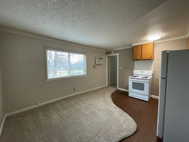 Photo - Bright One-Bedroom Apartment with Dishwasher and Parking Included! Unidad 11