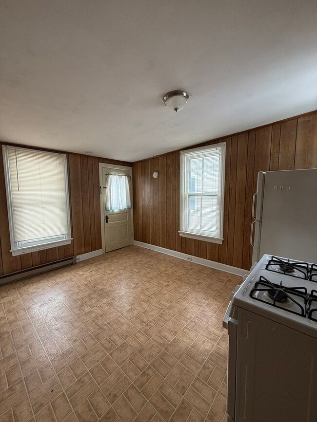 Building Photo - 344 E Park St Unit Apt #201