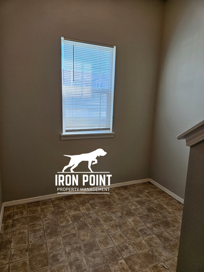 Photo - 35WHITEOAK Unit #102