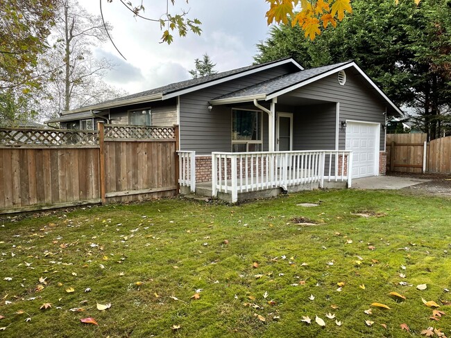 Photo - ***PENDING APPLICATION***Lovely 2 Bedroom Home with Den