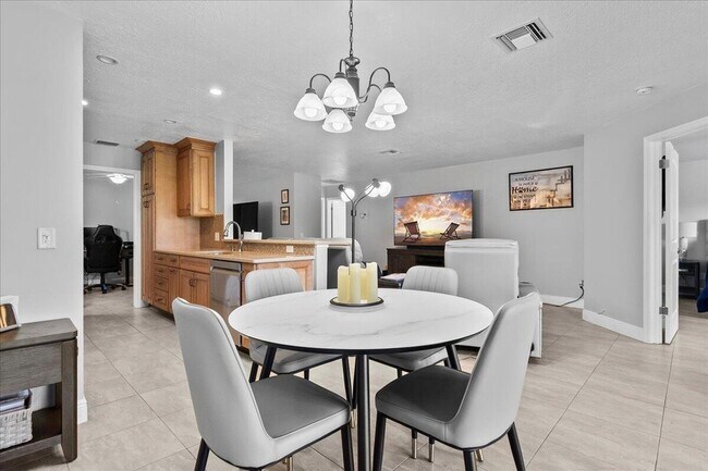 Photo - 400 Crosswinds Dr