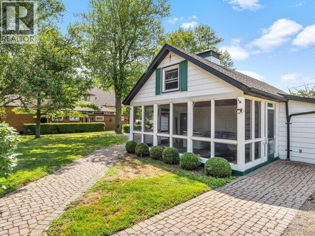 Photo - 13050 Riverside Dr E