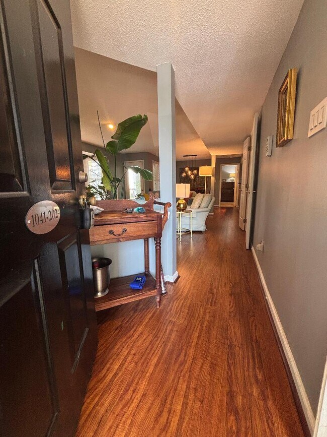 Building Photo - 1041 Wirewood Dr Unit 202 Rental