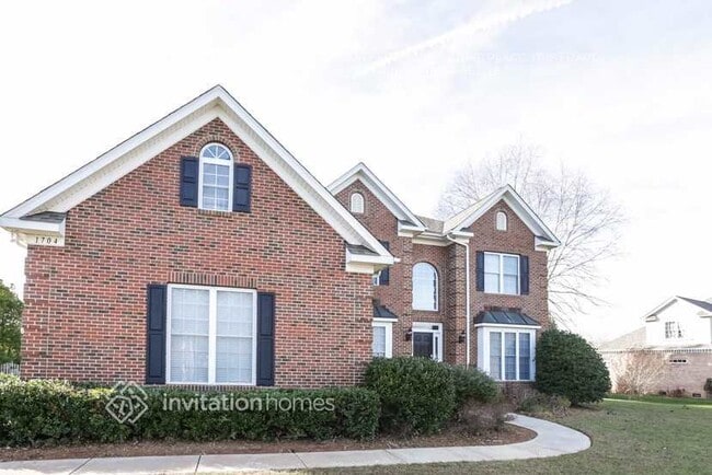 Photo - 1704 Crestgate Dr