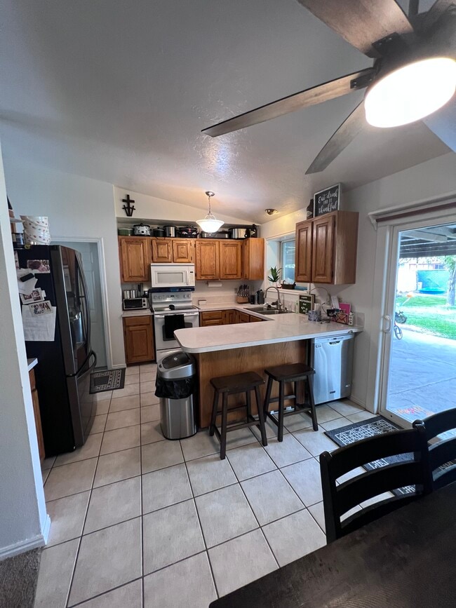 Photo - 841 Wildrose Ln