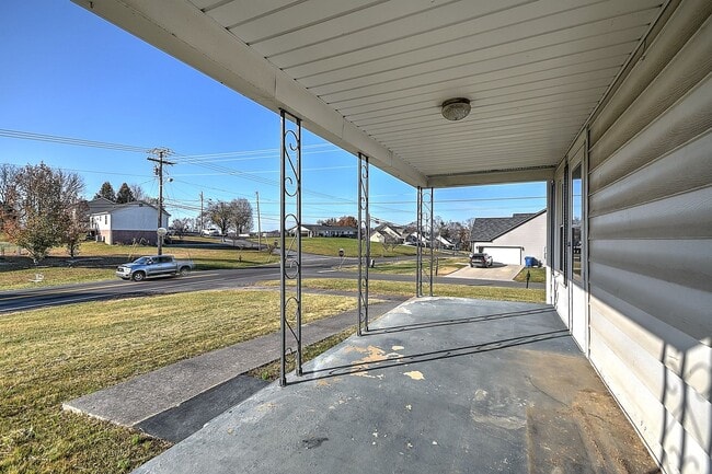 Photo - 1408 W College St