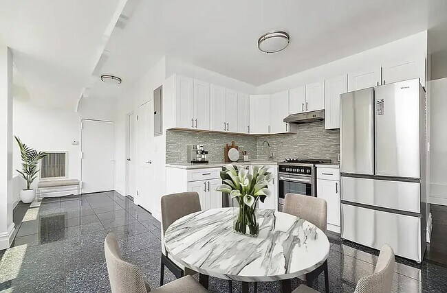 Photo - 64 Delancey St Unidad 2ES