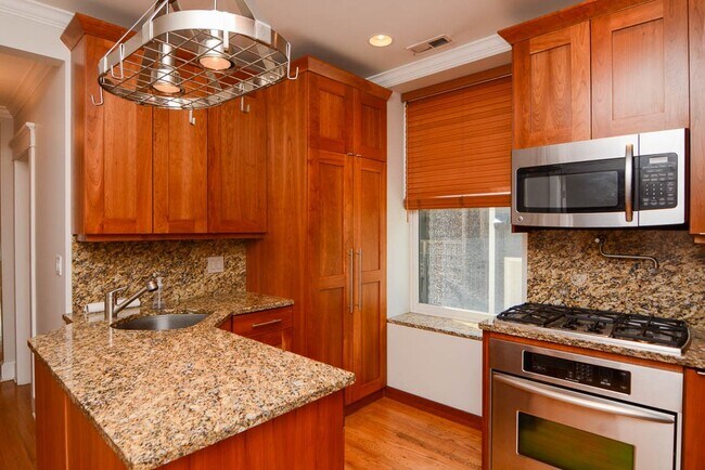 Photo - 3614 N Bosworth Ave Unidad F2